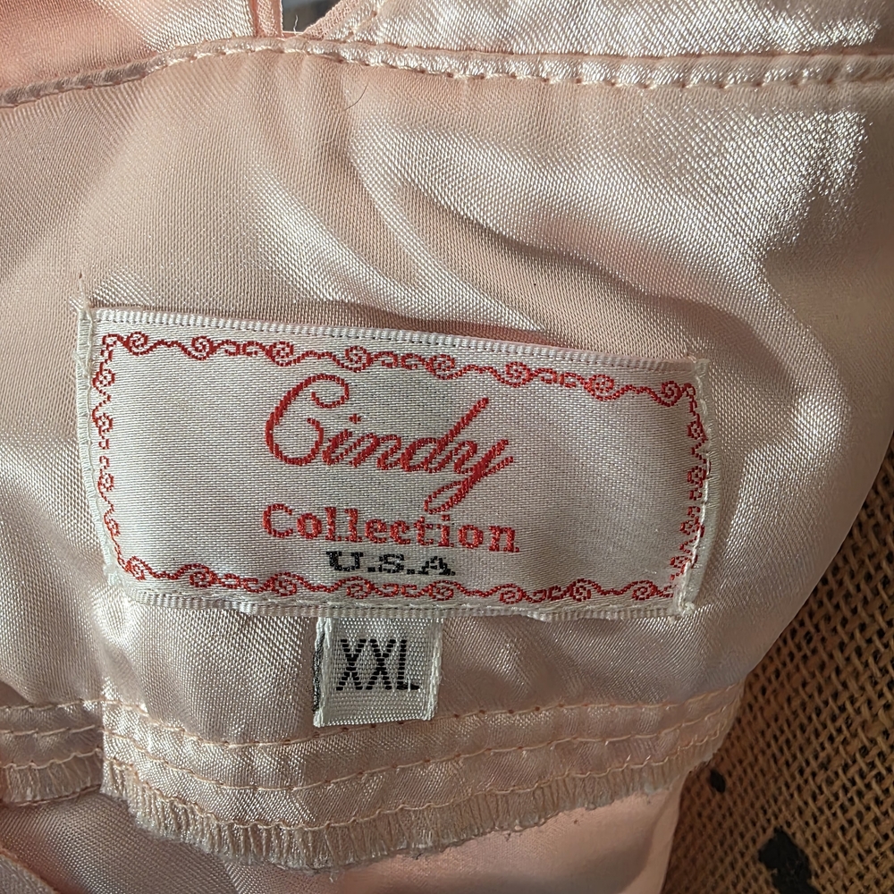 Cindy - Chic Blush Maxi Dress with Embellished Waist - Size XXL - Picture 5 of 6